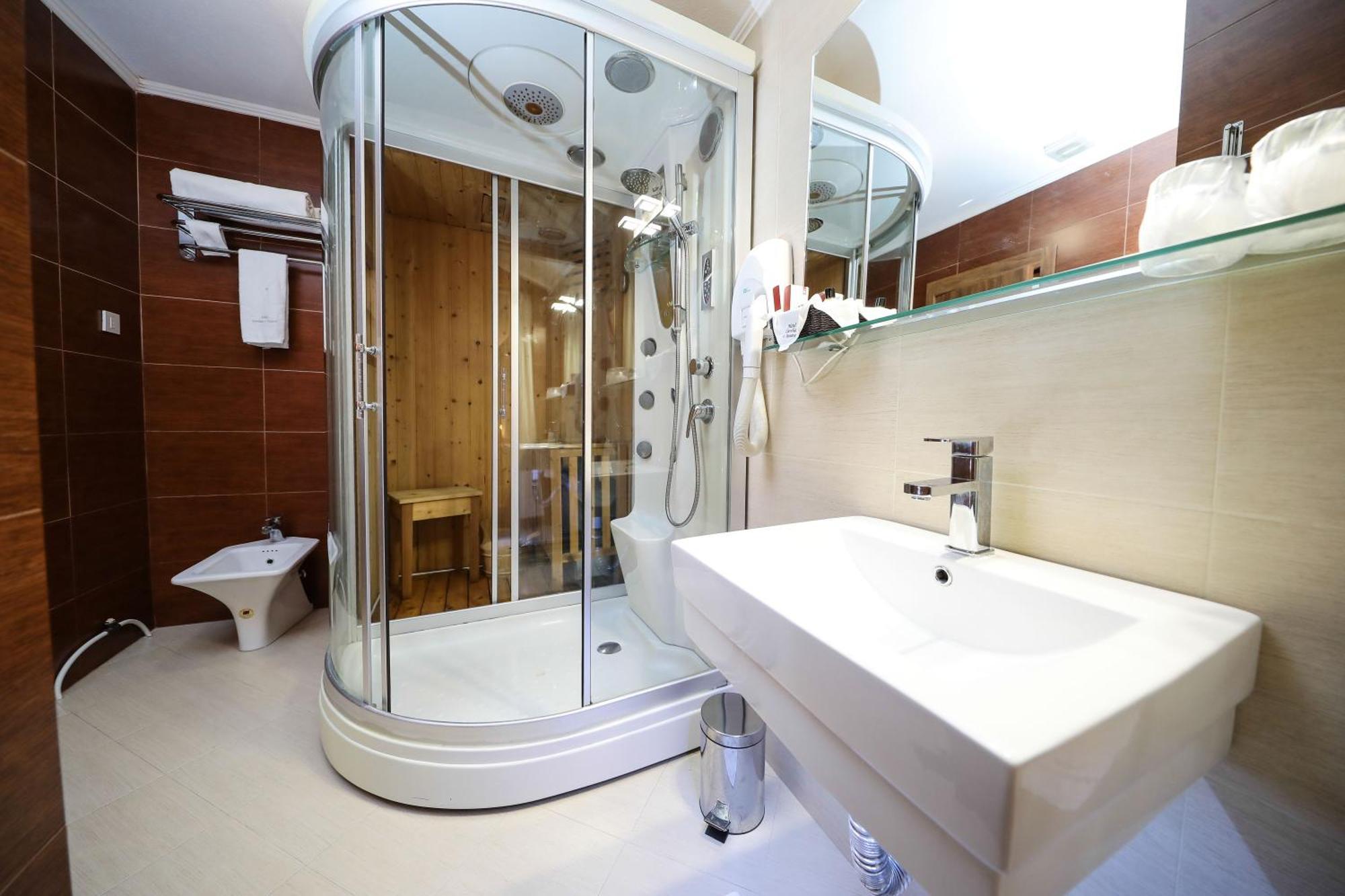Hotel Carshia E Jupave Gjakova Luaran gambar