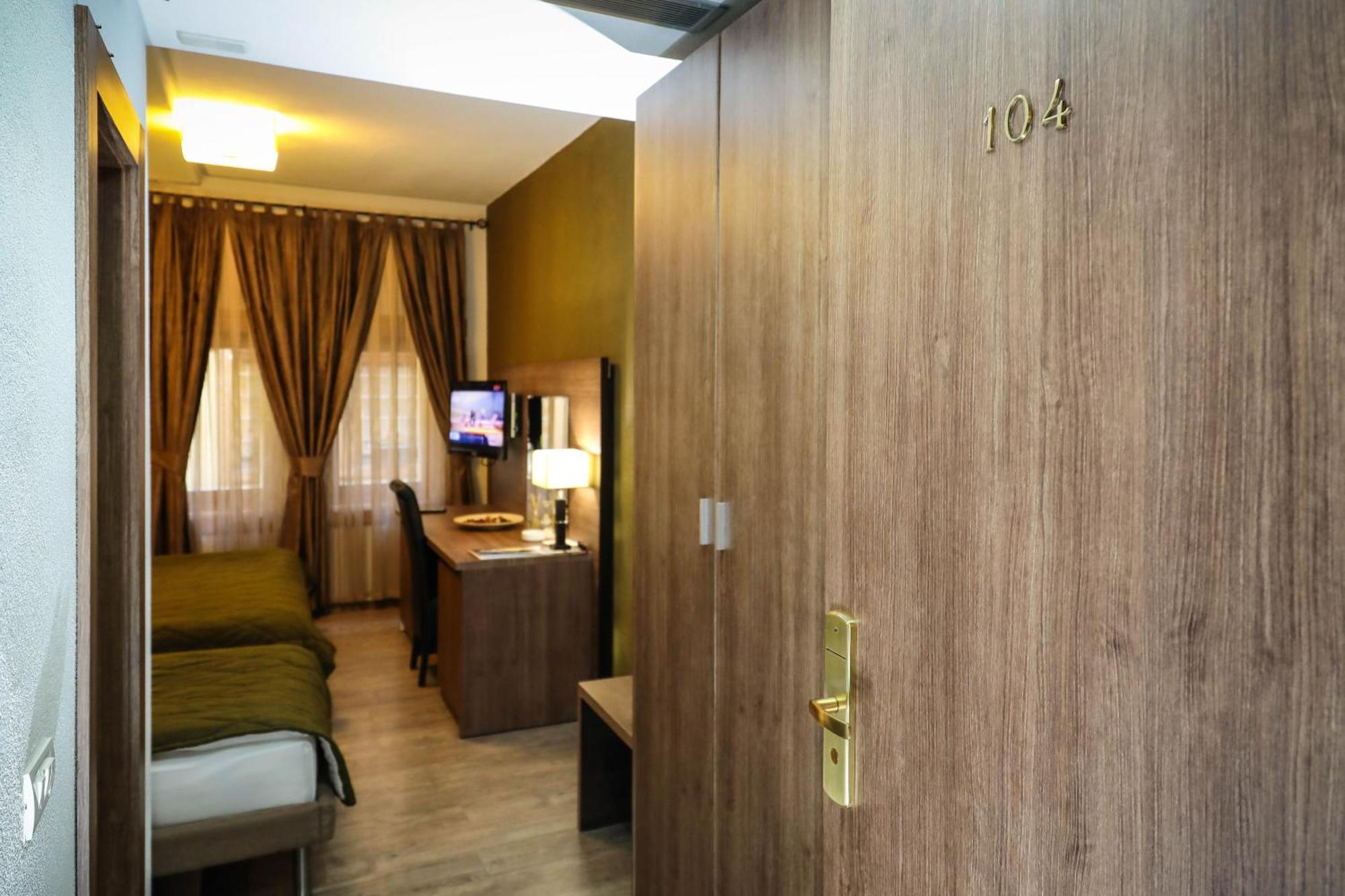 Hotel Carshia E Jupave Gjakova Luaran gambar