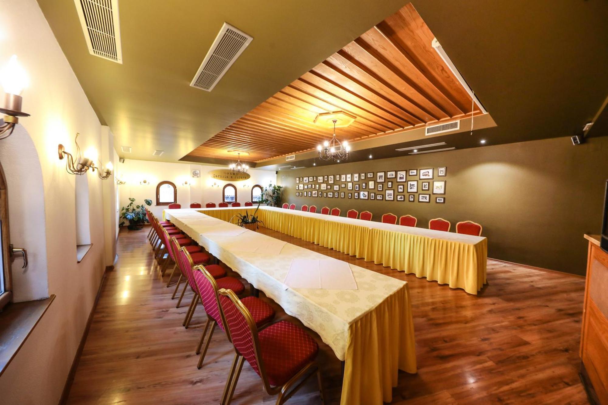 Hotel Carshia E Jupave Gjakova Luaran gambar