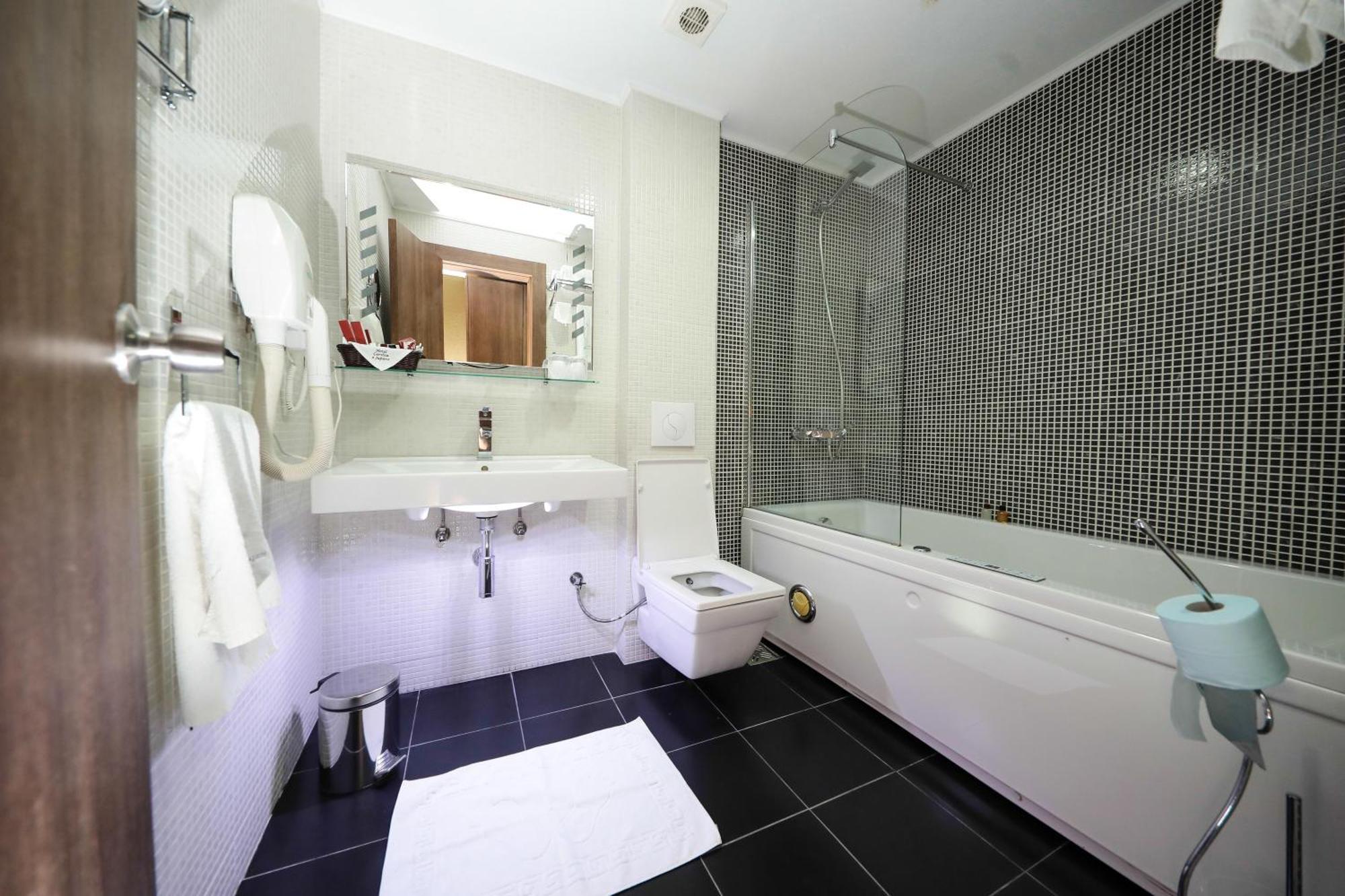 Hotel Carshia E Jupave Gjakova Luaran gambar