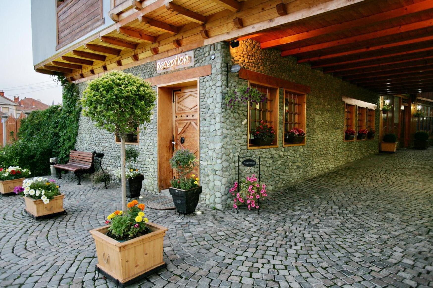 Hotel Carshia E Jupave Gjakova Luaran gambar