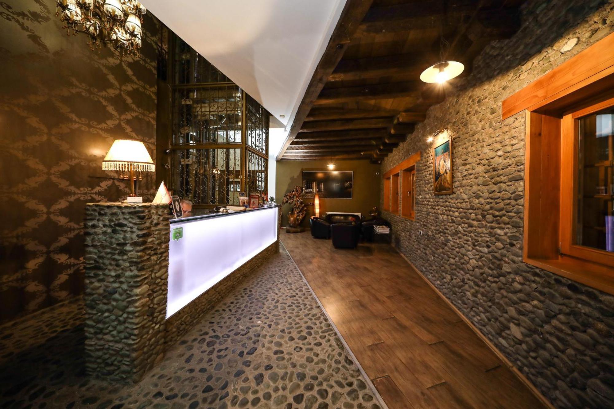 Hotel Carshia E Jupave Gjakova Luaran gambar