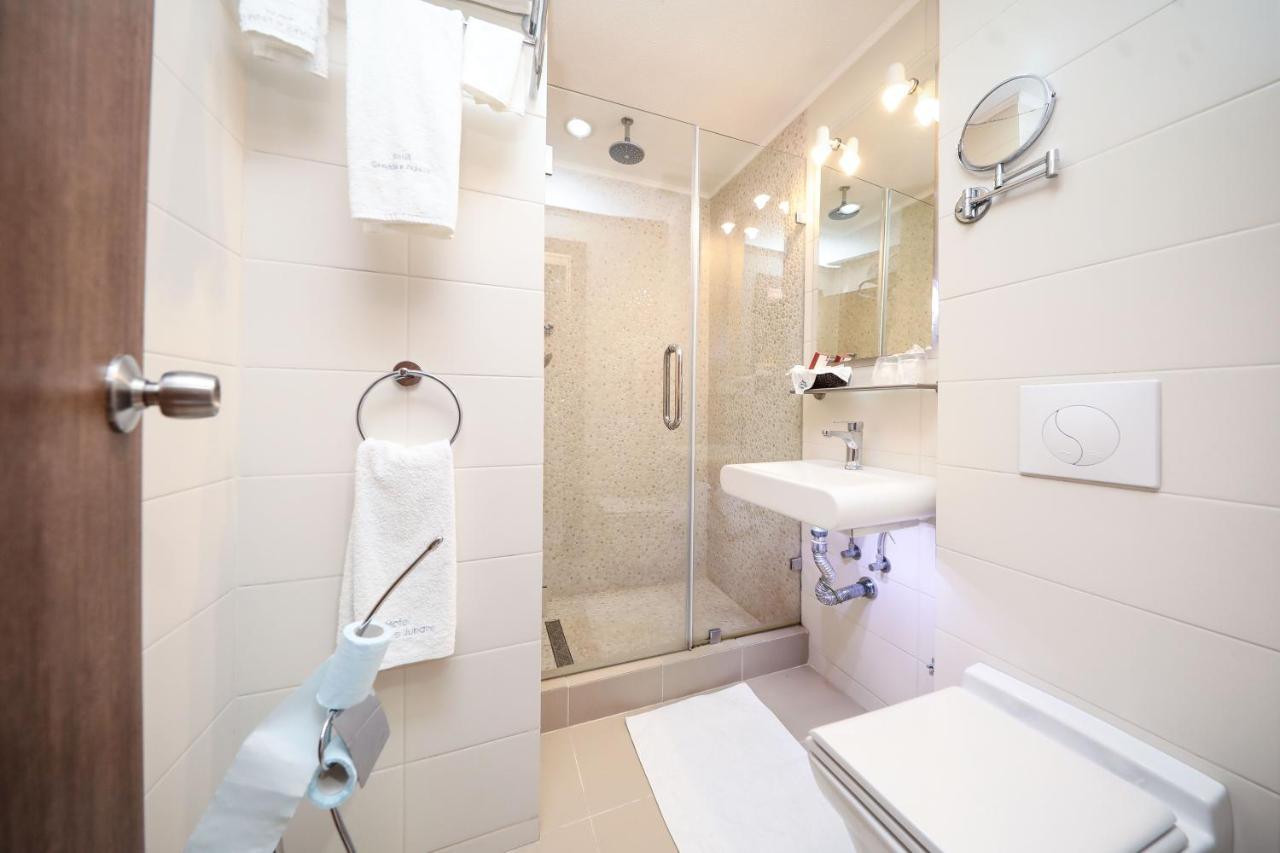 Hotel Carshia E Jupave Gjakova Luaran gambar